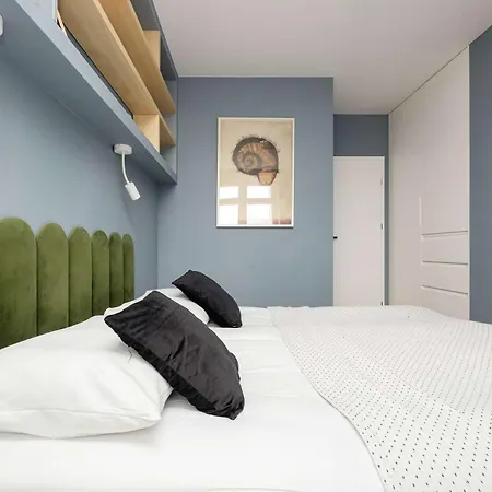 Apartment Ogrodowa Cozy Near Mirowska Hall Warsaw's Wola By Renters