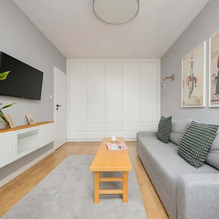 Apartment Ogrodowa Cozy Near Mirowska Hall Warsaw's Wola By Renters Warsaw
